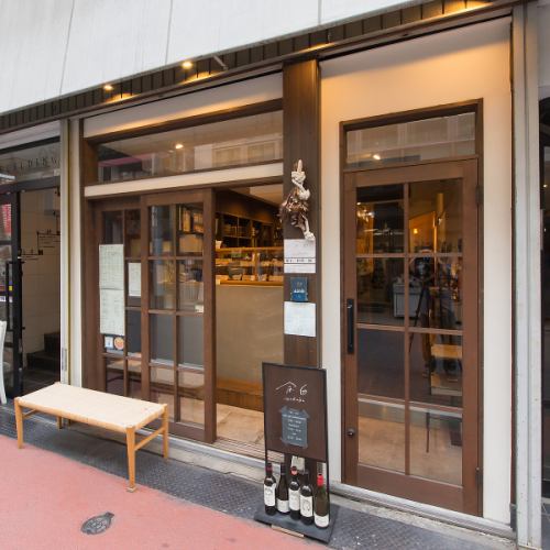 <p>本町駅より徒歩3分の好立地！記念日や誕生日などの特別な日のご利用にも最適です。こだわりの空間で特別なお料理をゆったりとお楽しみください。ご来店を心よりお待ちしております。</p>