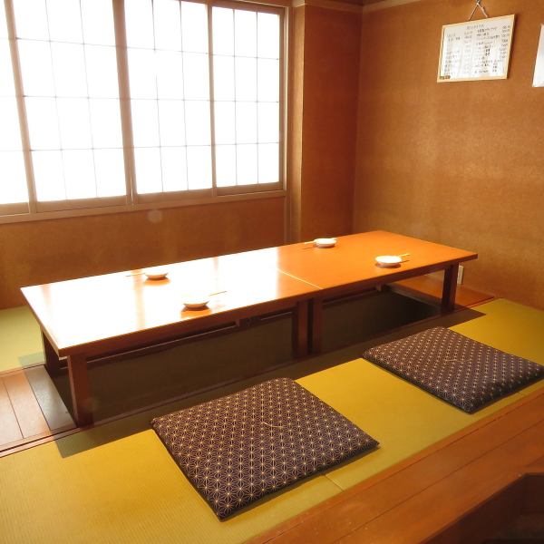 ■□掘りごたつ個室最大10名様まで■□他のお客様を気にすることなくゆったりとお食事が楽しめるプライベートな完全個室。最大10名様までご利用いただけます。四季折々の魚介を楽しむ贅沢な時間をどうぞ。