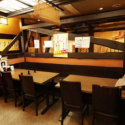 どんな場面でもお客様に寄り添うような、居心地の良さが自慢の空間です◎自分のペースで気ままに飲みたい日や、お仕事帰りのちょい飲みにぴったりのカウンター席もございます♪どうぞお気軽にお立ち寄りくださいませ。