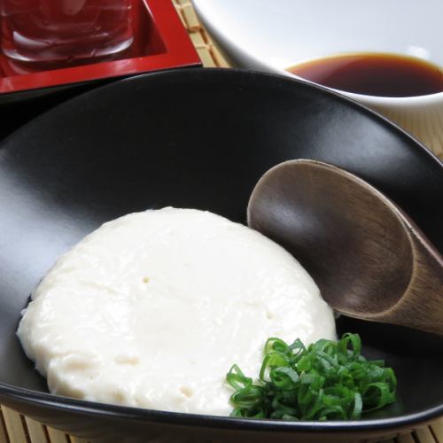[Handmade chewy tofu 400 yen (tax included)] Zakomaru's specialty!