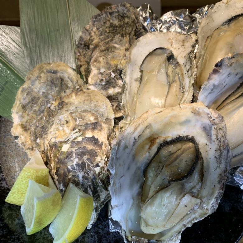 [Hiroshima specialty] Grilled oysters with shells (2 pieces)