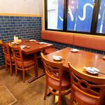 松本駅1分にある好立地なのでお仕事帰りや終電間際まで愉しみたい方にも最適です◎活気のある店内で、自慢のおでんや旬の食材をたっぷり使用した逸品料理の数々をご堪能くださいませ。ご人数に合わせて快適なお席へご案内致します。少人数様から団体様までご対応可能な幅広い席を完備しております