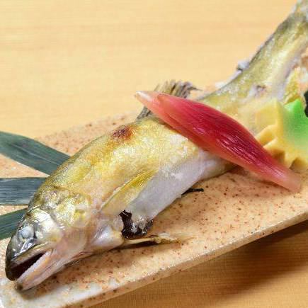 厳選した旬魚を使用！四季折々の食材が彩る、料理でおもてなし。