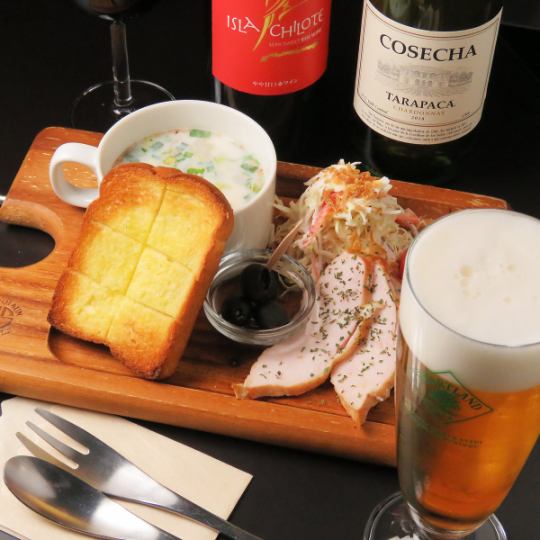 You can casually enjoy the plate dishes of the day <limited quantity> + all-you-can-drink♪