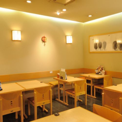 <p>【お仕事終わりにぴったりのアットホームな雰囲気◎】当店は、守口市駅東口より徒歩約3分と仕事帰りや買い物帰りに気軽に訪れることができます！4名様卓や6名様卓が揃っており、少人数での会食も安心です。リラックスしながら、美味しい料理を楽しむひとときをぜひお過ごしください。</p>