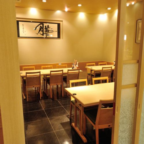 <p>【個室貸切で特別な時間◎】当店では、電話問い合わせをしていただくと10名様から20名様まで個室を貸切でご利用いただけます。歓送迎会や忘新年会、女子会など、さまざまなシーンでのご利用に最適です。落ち着いた雰囲気の中で、プライベートな時間をお楽しみいただけます。</p>