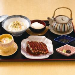 鳗鱼汤和茶泡饭套餐