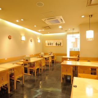 最多可容纳 60 人。*如果您想租用整个设施，请通过电话联系我们。