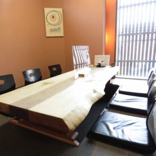 We have sunken kotatsu seats (for 8 to 14 people) where you can relax!