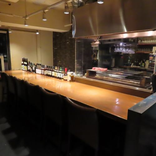 The very popular counter seats allow you to watch the cooking process right in front of you♪