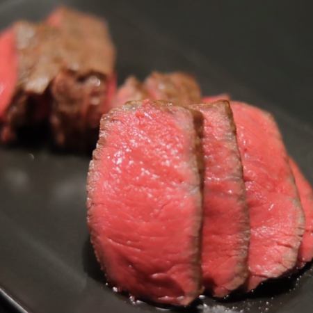 【19:00スタート】ボリューム満点！極上の赤身肉3品に煮込み等全11品のコース