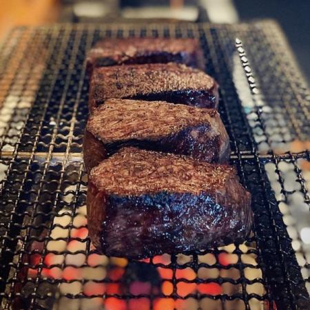 【2H飲み放題付き】19:00スタート 赤身肉3品に煮込みなど全11品のコース