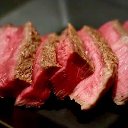 【2H飲み放題付き】20:00スタート 赤身肉3品に煮込みなど全11品のコース