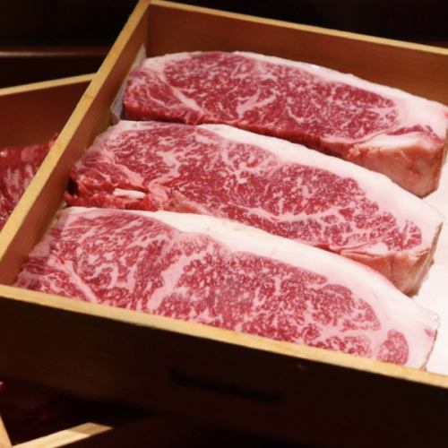 정말 맛있는 붉은 고기의 풀 코스를 즐길 수 있는 '육산'.