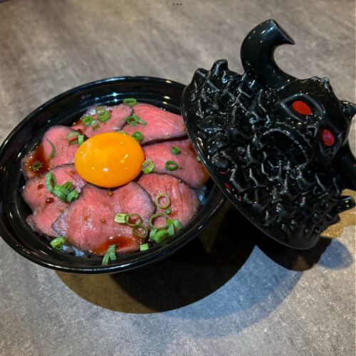 <<Actually, it's also very popular among women!>> [3 sizes to choose from] Homemade roast beef bowl ~ Perfect for a meal or as a finale ~ 770 yen (tax included)