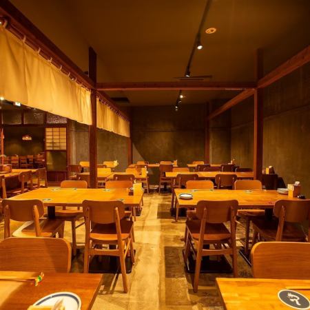 난지의 안쪽에 늘어선 테이블석 ★최대 16분~20분 정도까지 착석 가능