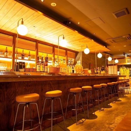 저희 가게의 입구 들어가자마자 보이는 바 카운터석♪세련된 분위기에서 선술집 밥을 즐길 수 버립니다★