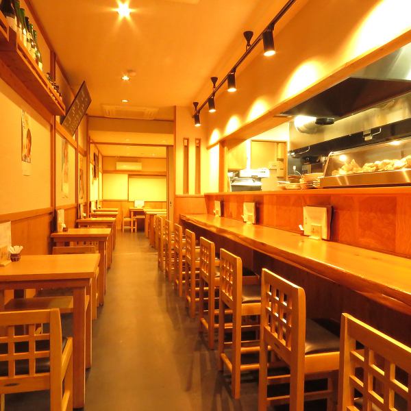 カウンター、2名・4名テーブルも用意しており、各種シーンでの利用可能なお店です！