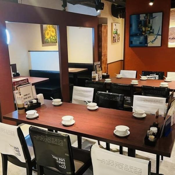 当店は清潔感抜群の店内になっておりますので、はじめての方でも、女性の方でも気に入っていただけること間違いなし！お席は結合できますので、大人数も大歓迎です◎
