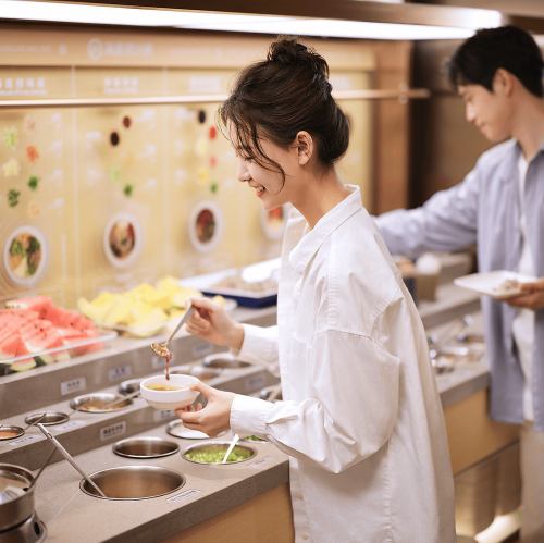종류가 풍부한 달걀과 샐러드, 과일을 준비 ♪