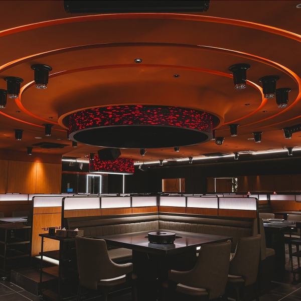 A high-quality space with a calm atmosphere.The private rooms are so popular that even famous celebrities use them secretly, making them perfect for dates, business meetings, and small drinking parties.Please relax in our comfortable seats.