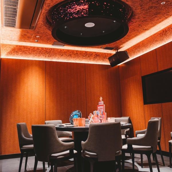 A high-quality space with a calm atmosphere.We can accommodate from 2 people up to a maximum of 150 people.Perfect for small drinking parties to large private parties.Please relax in a comfortable seat.*If you use a private room, an additional room fee of 3,000 yen (excluding tax) will be charged.