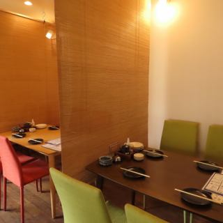 We have table seats perfect for small gatherings and dates.The room is separated by a blind, so you can enjoy your time without worrying about your surroundings.Please spend a wonderful time slowly enjoying our specialty [Fugu cuisine] and seafood.