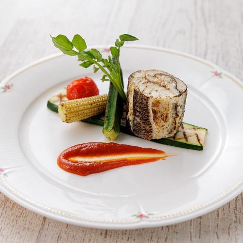 【ランチ】メイン料理を1品選んでサラダやスープはブッフェで♪2,400円～