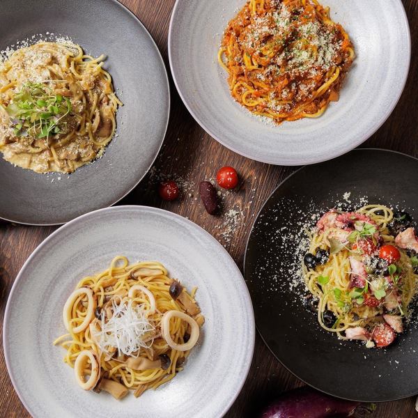 【ランチ】メイン料理を1品選んでサラダやスープはブッフェで♪2,400円～