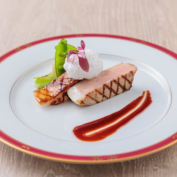 【ランチ】メイン料理を1品選んでサラダやスープはブッフェで♪2,400円～