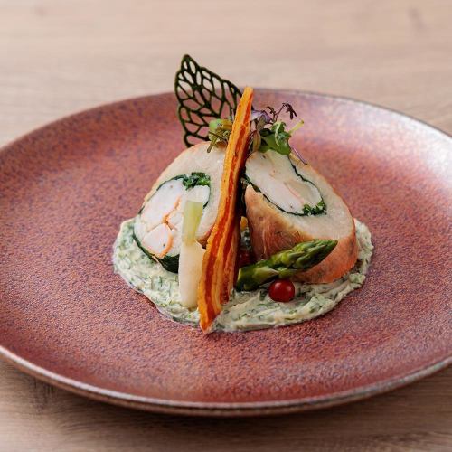 【ランチ】メイン料理を1品選んでサラダやスープはブッフェで♪2,400円~