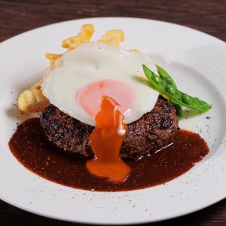 ハンバーグステーキ　デミグラスソース　大阪産卵のフライドエッグ添え