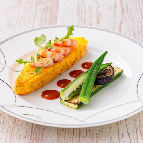 ランチ★6月のマンスリー【サーモンピカタ アメリケーヌソース ガーリックソテーした小エビ添え】
