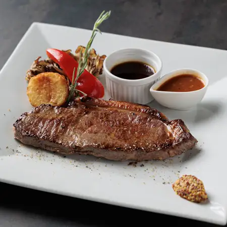 【グランドメニュー】牛ロースステーキ（150ｇ）ジャポネソースとグレイビーソース（8/3～9/30）