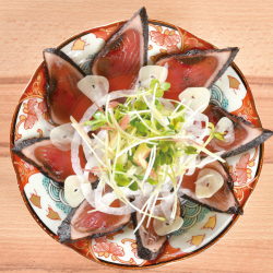 かつお藁焼き/海鮮ユッケ　各