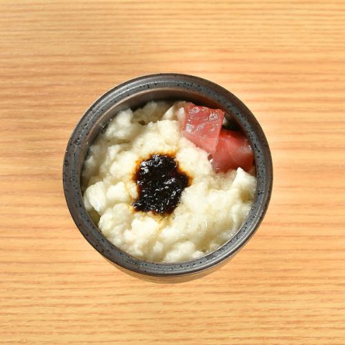 金枪鱼配磨碎的山药