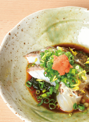 磨碎的鲷鱼配柚子醋