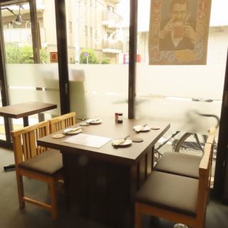 テーブル席は、ゆったりとお座りいただけます。みんなで集まり、楽しい会話を交わしながら美味しい料理を味わうことが出来ます★