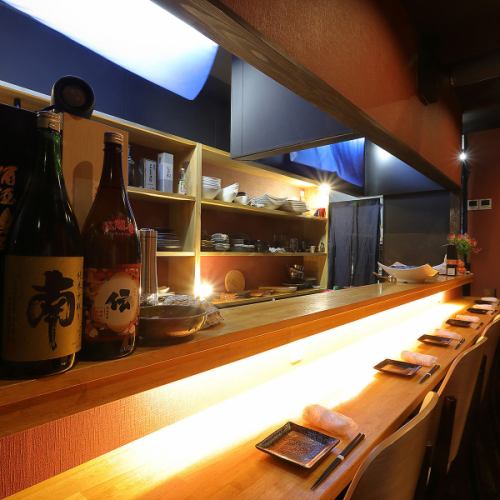 カウンター席でサク飲みも