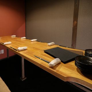 6名様用個室は6部屋ご用意ございますので、最大36名様まで対応可能◎少人数の女子会から大人数のサークルの打ち上げまで幅広くご活用頂ける個室席となっております。