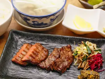 烤牛舌和烤牛裙肉套餐