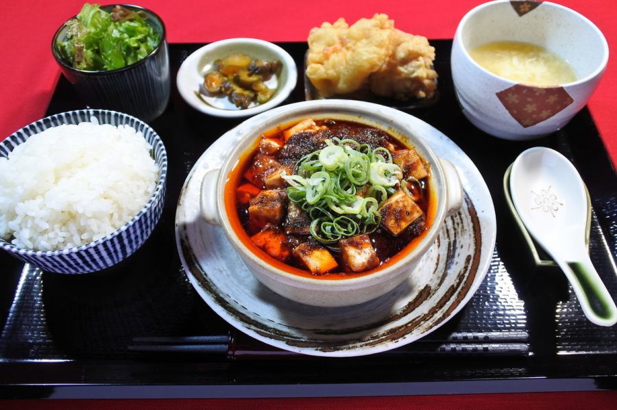 [許多流行的午餐在媒體上發布！！]陶器麻婆豆腐套裝1000日元（不含稅）