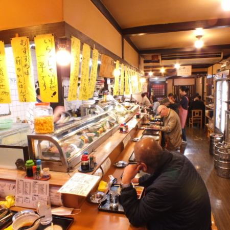 You can enjoy your meal while watching the food being built counter seat is a popular seat ♪