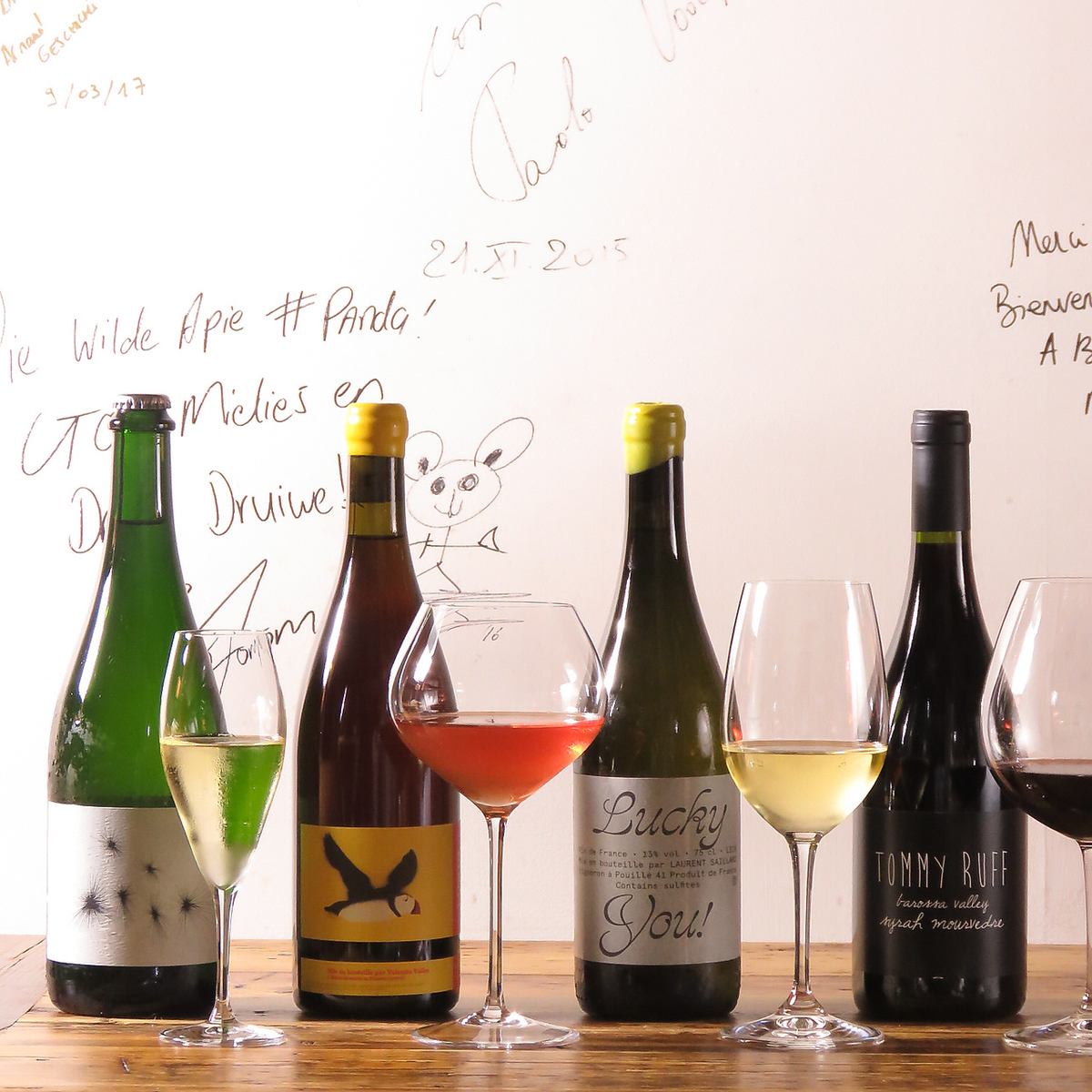 "Mamanai French" to taste with more than 200 kinds of natural wine ♪ Casual and bright space ◎