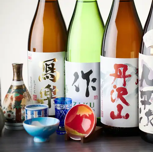 豊富な厳選地酒を愉しむ