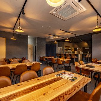 4名掛けのテーブル席もございます。毎日のお食事や女子会など、少人数から幅広い用途でお楽しみいただけます。