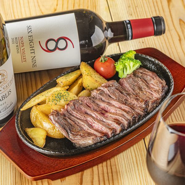 【Vamos人気No.1メニュー♪】肉バル出身の店長が厳選したボリューム満点”1ポンドステーキ” 3500円(税込)