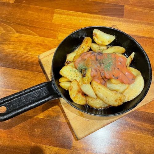 Chicken Nankotsu (salt or ponzu sauce) / Stir-fried bean sprouts and pork with black pepper / Pork kimchi / Potato butter and salted fish each