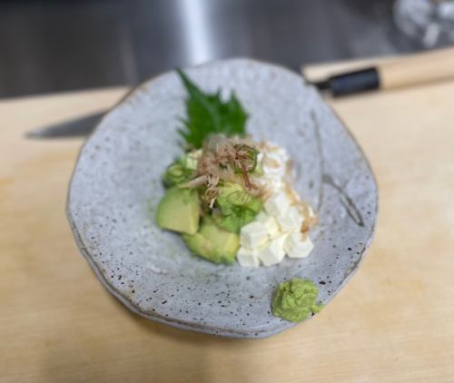 Avocado and cheese cold tofu style
