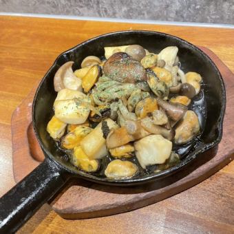 Mussel and mushroom ajillo